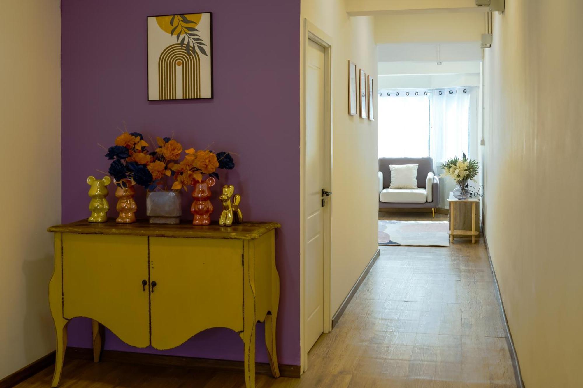 2br Stylist Rare Find China Town *